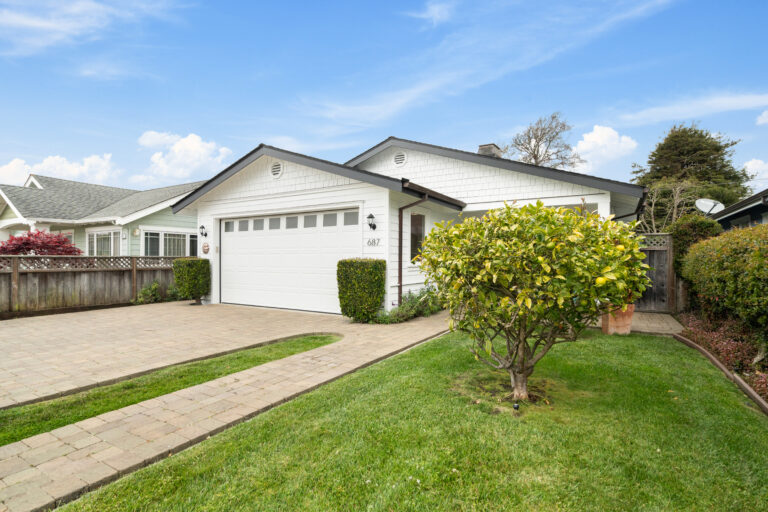 687 Myrtle St-Photo-1