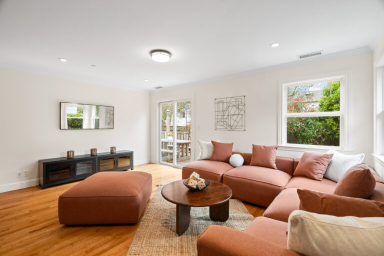 687 Myrtle St-Photo-12