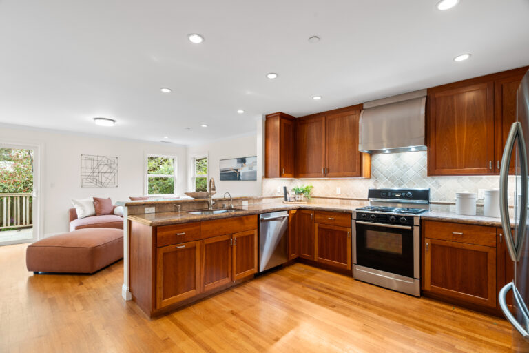 687 Myrtle St-Photo-14
