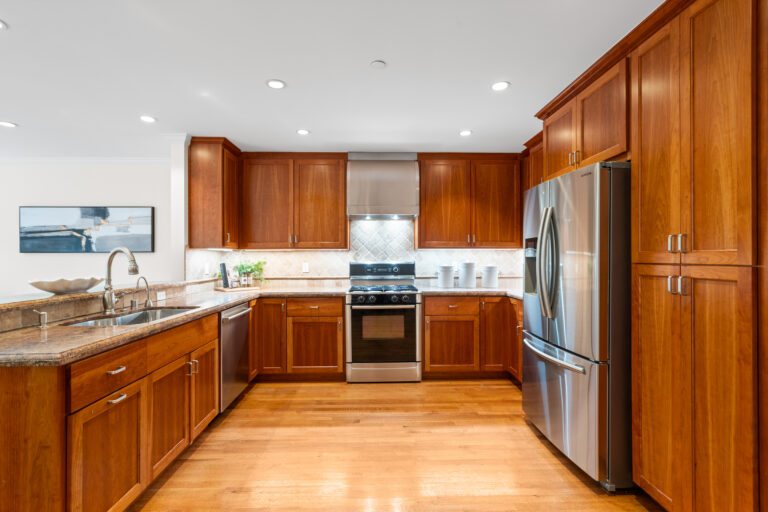 687 Myrtle St-Photo-16