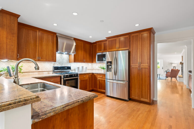 687 Myrtle St-Photo-17