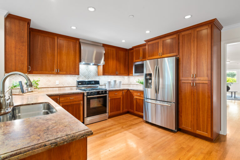 687 Myrtle St-Photo-18