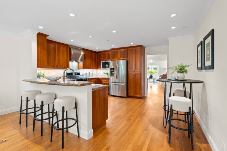 687 Myrtle St-Photo-19