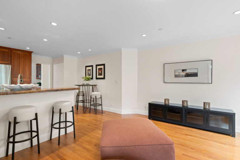 687 Myrtle St-Photo-20