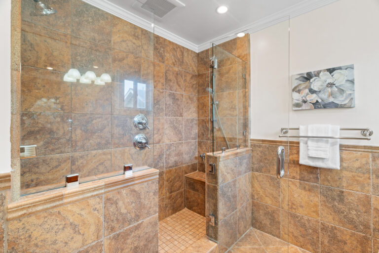 687 Myrtle St-Photo-25